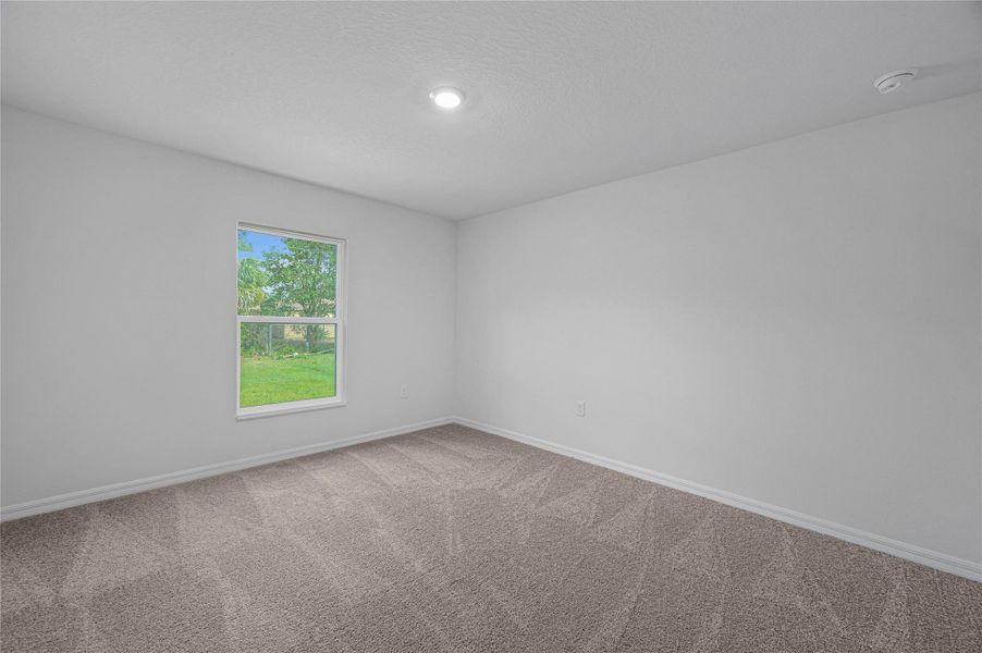 Spacious, unfurnished interior of a new home in Vero Lake Estates, Vero Beach (Image 12).