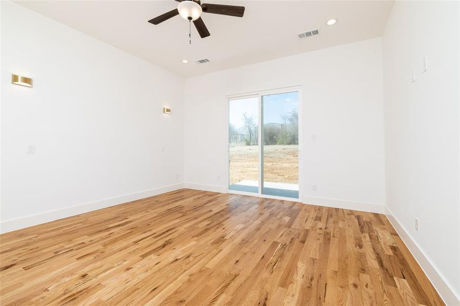 Spacious, unfurnished interior of a new home in , Cleburne (Image 14).
