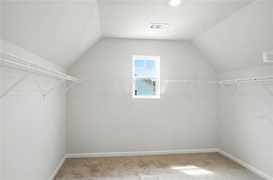 Spacious, unfurnished interior of a new home in Creekside Landing, Dallas (Image 17).