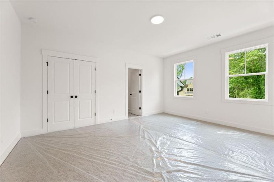 Spacious, unfurnished interior of a new home in White Post on Lake Lanier, Gainesville (Image 21).