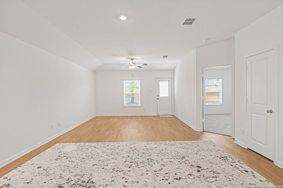 Spacious, unfurnished interior of a new home in Luckey Ranch, San Antonio (Image 22).