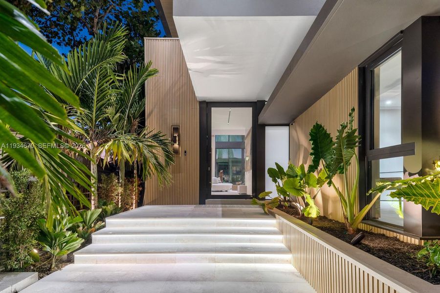 Exterior details and patio area of a home in , Fort Lauderdale (Image 3).