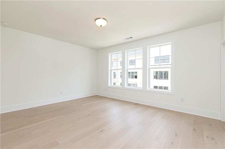 Spacious, unfurnished interior of a new home in , Brookhaven (Image 21).