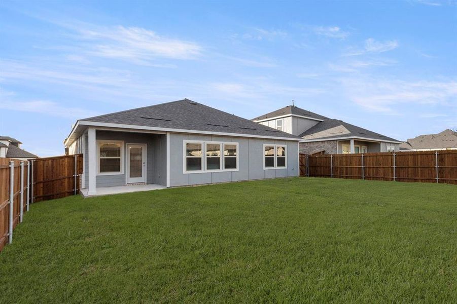 26_27. 2404 Overlook - Back (2)