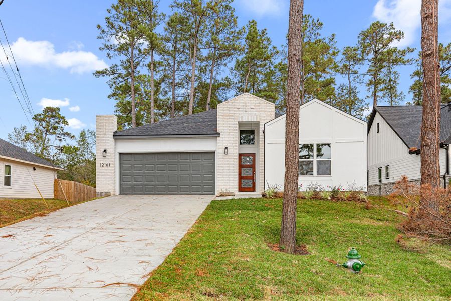 Front exterior of a new home in , Conroe, TX, highlighting curb appeal (Image 23). Front exterior of a new home in , Conroe, TX, highlighting curb appeal (Image 23).