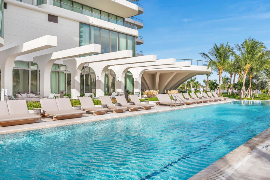 Condo located in West Palm Beach, FL showcasing its design and architecture (Image 2).