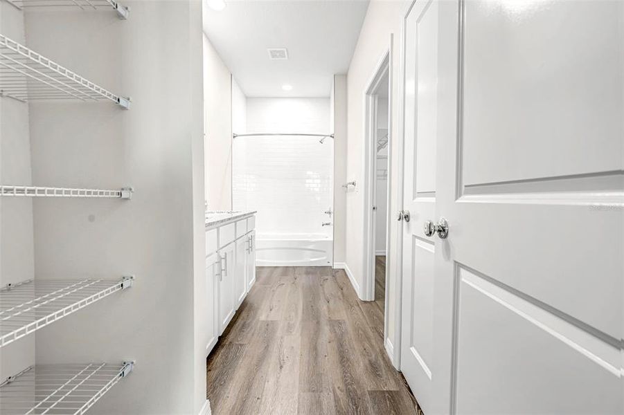 Spacious, unfurnished interior of a new home in , Weeki Wachee (Image 21).