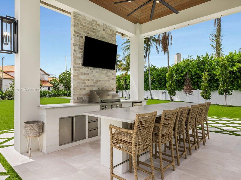 Exterior details and patio area of a home in , Palmetto Bay (Image 25).