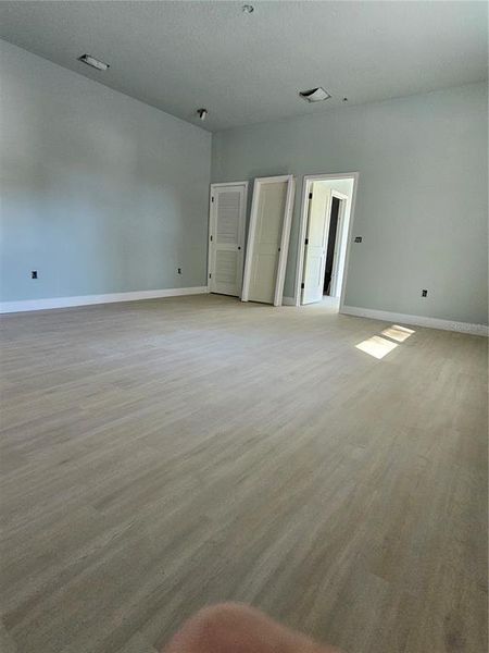 Spacious, unfurnished interior of a new home in , Deland (Image 11).