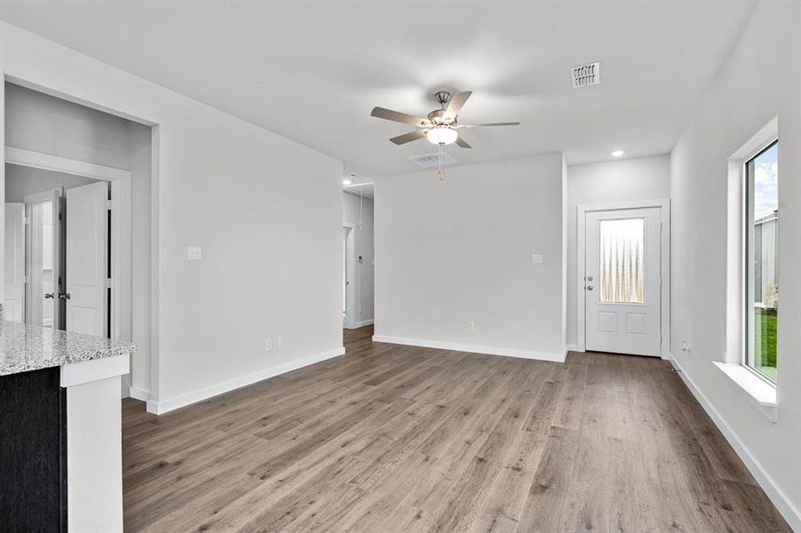Spacious, unfurnished interior of a new home in Sherman Heights, Sherman (Image 5).