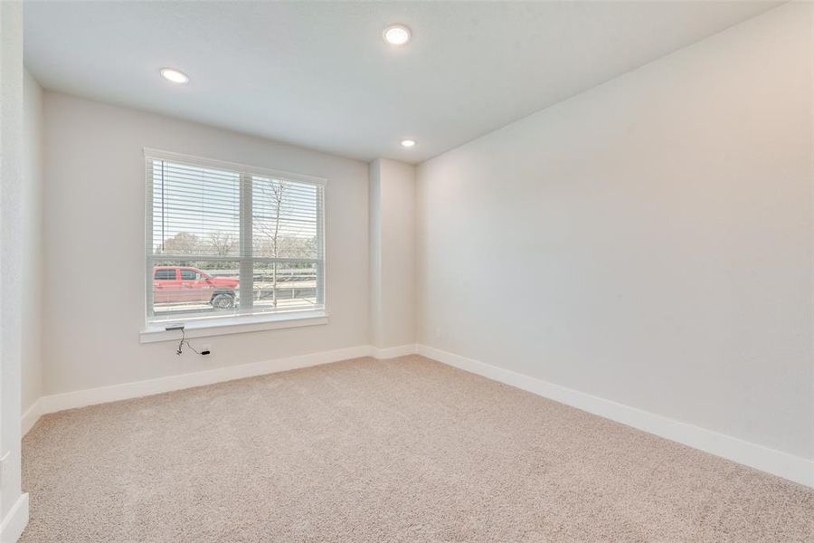 Spacious, unfurnished interior of a new home in Collin Creek, Plano (Image 14).