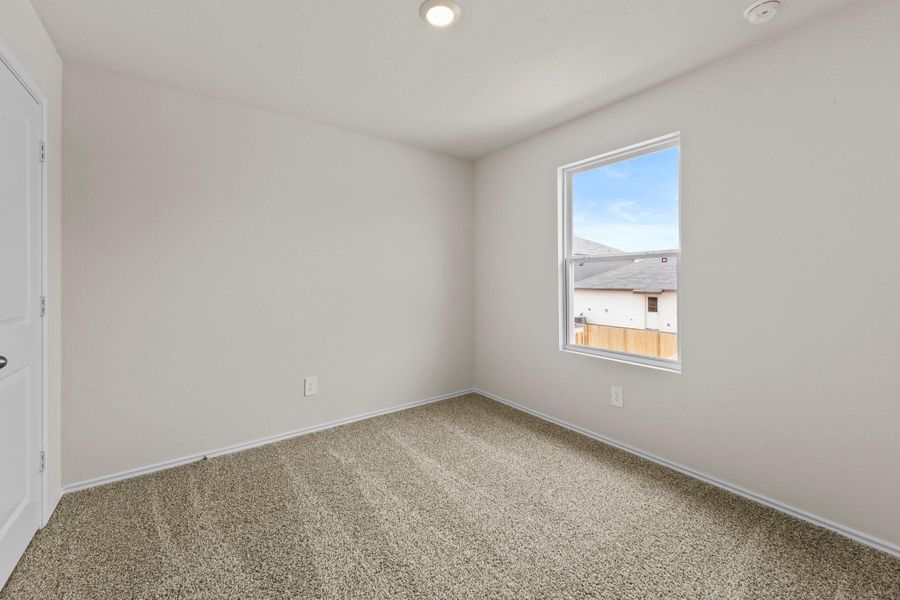 Spacious, unfurnished interior of a new home in Sunset Oaks, Maxwell (Image 17).