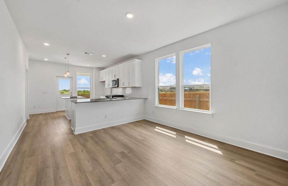 Spacious, unfurnished interior of a new home in Crosswinds, Kyle (Image 13).
