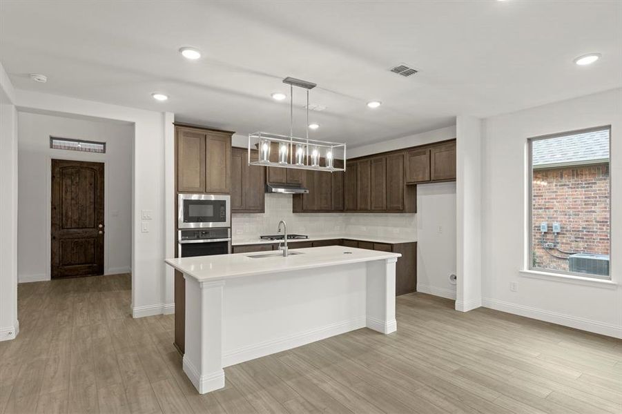 07. 1443 Canadian - Kitchen (2)