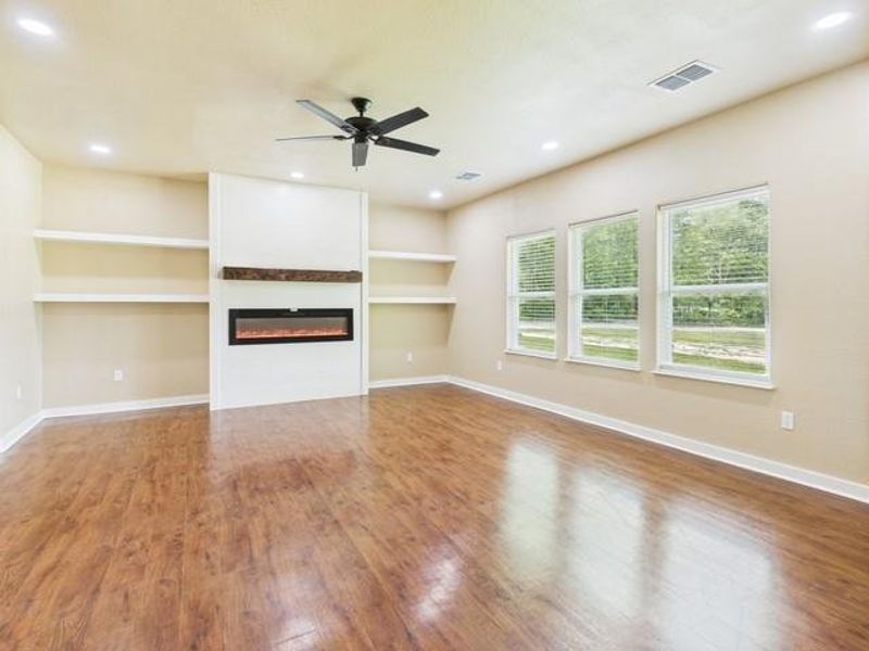 Spacious, unfurnished interior of a new home in , Athens (Image 35). Spacious, unfurnished interior of a new home in , Athens (Image 35).