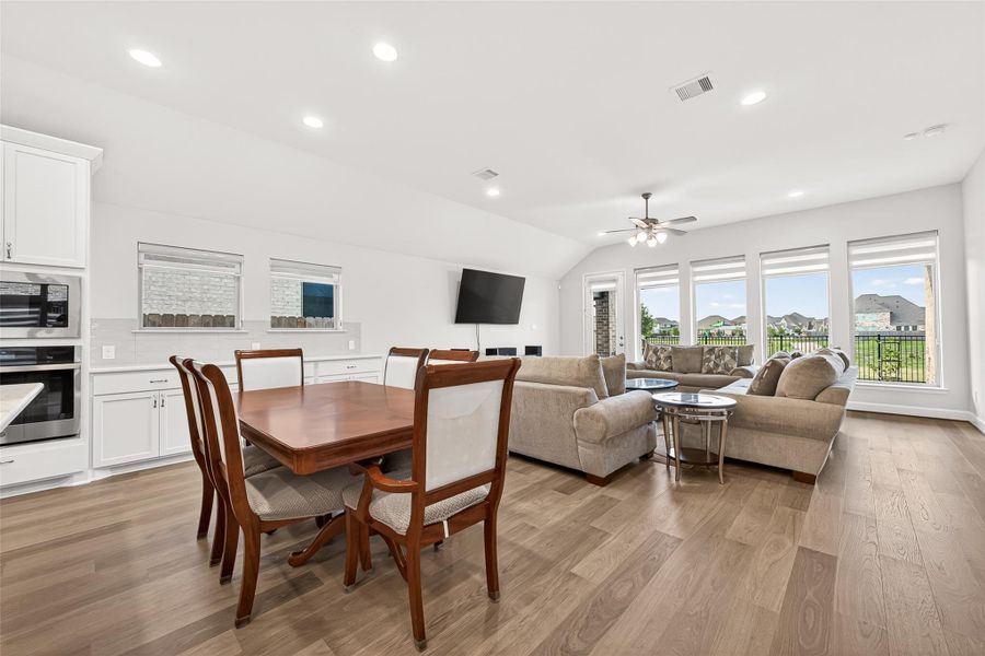 Furnished interior view inside a new home in StoneCreek Estates, Richmond (Image 17). Furnished interior view inside a new home in StoneCreek Estates, Richmond (Image 17).