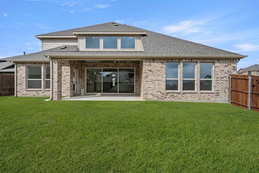 Exterior details and patio area of a home in High Country, Burleson (Image 24).