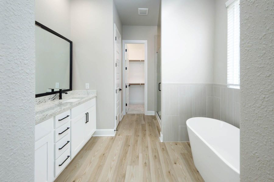 Furnished interior view inside a new home in , Iowa Colony (Image 5).