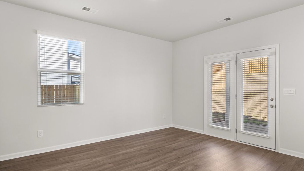 Spacious, unfurnished interior of a new home in Wrenfield at Chanticleer, North Augusta (Image 15).