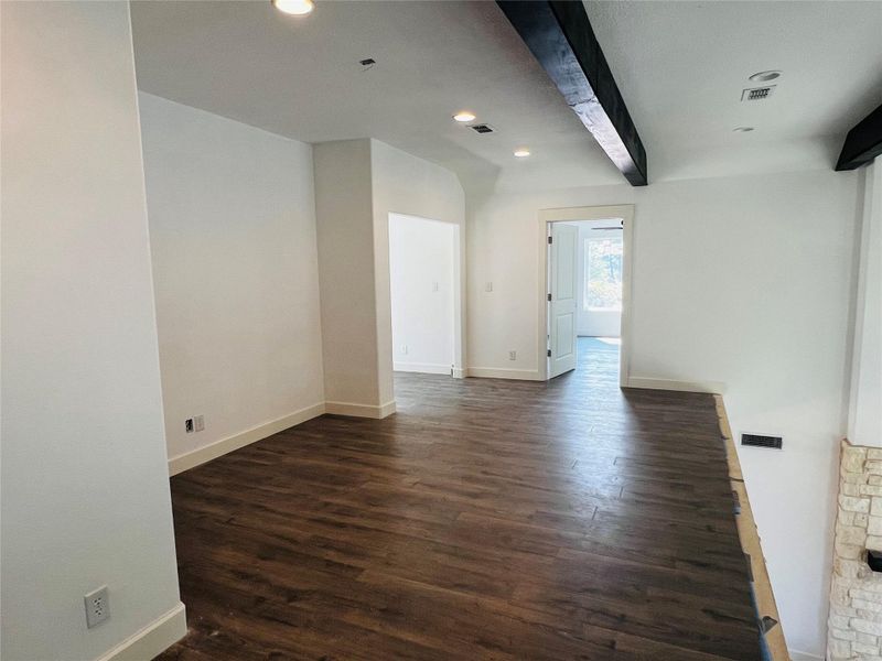 Spacious, unfurnished interior of a new home in , Hemphill (Image 18).