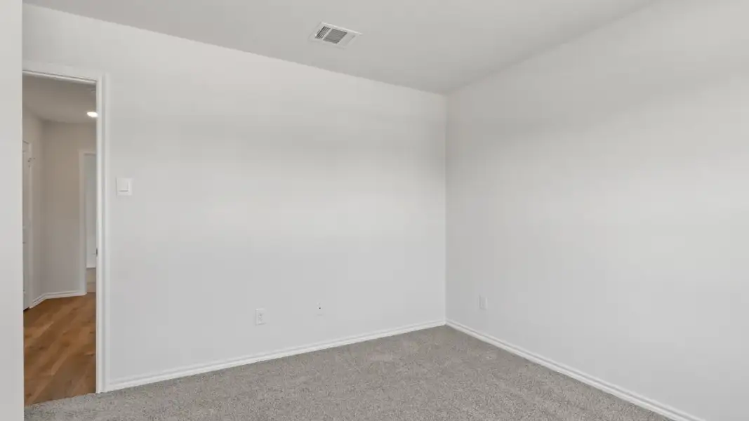 Spacious, unfurnished interior of a new home in Saddlebrook, Waxahachie (Image 22).