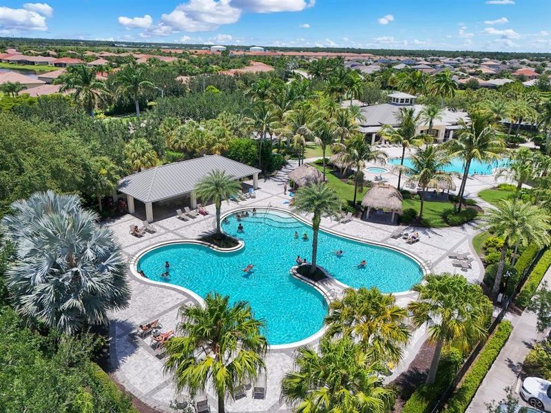 Community amenities in , Naples (Image 35). Community amenities in , Naples (Image 35).