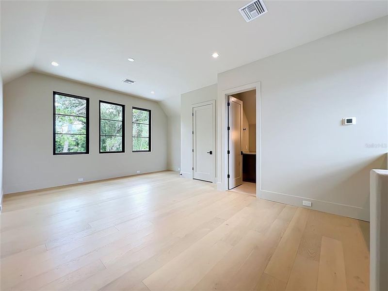 Spacious, unfurnished interior of a new home in , Winter Park (Image 77). Spacious, unfurnished interior of a new home in , Winter Park (Image 77).