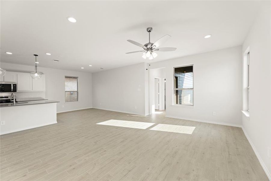 05. 3101 Yellow Pine - Family (2)