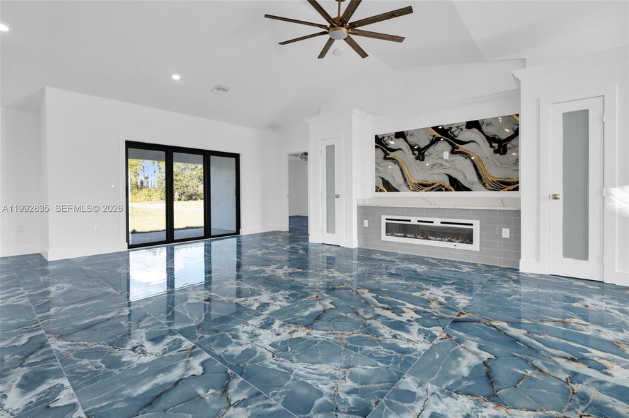 Spacious, unfurnished interior of a new home in , Lehigh Acres (Image 15).