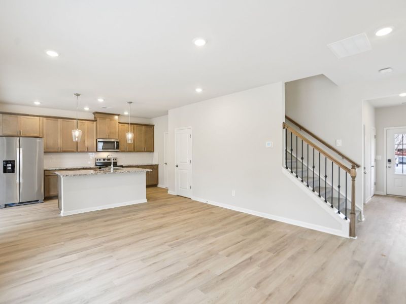 Spacious, unfurnished interior of a new home in Hawthorne Station, College Park (Image 14).