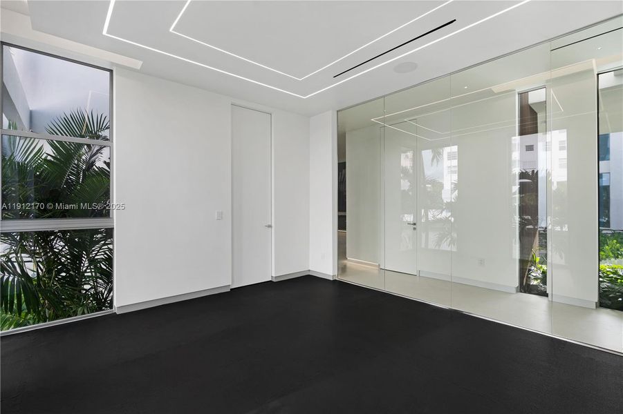 Spacious, unfurnished interior of a new home in , Hallandale Beach (Image 24).