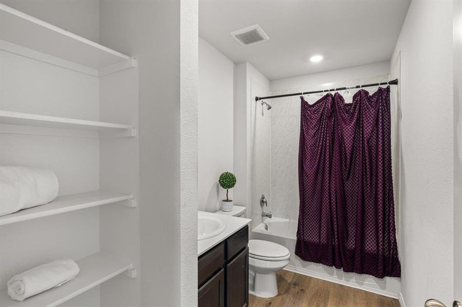 Image 28 of a home in .