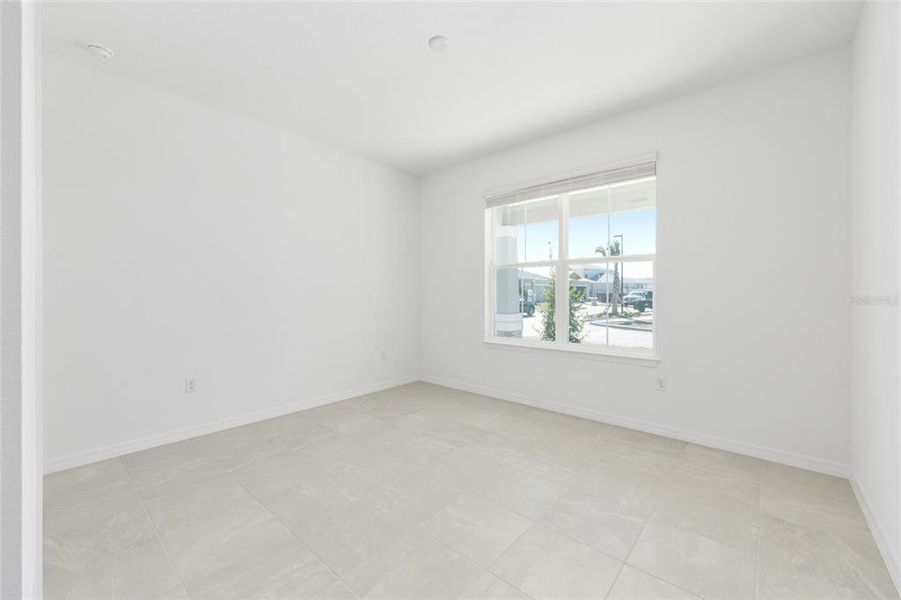 Spacious, unfurnished interior of a new home in Calesa Township, Ocala (Image 19).