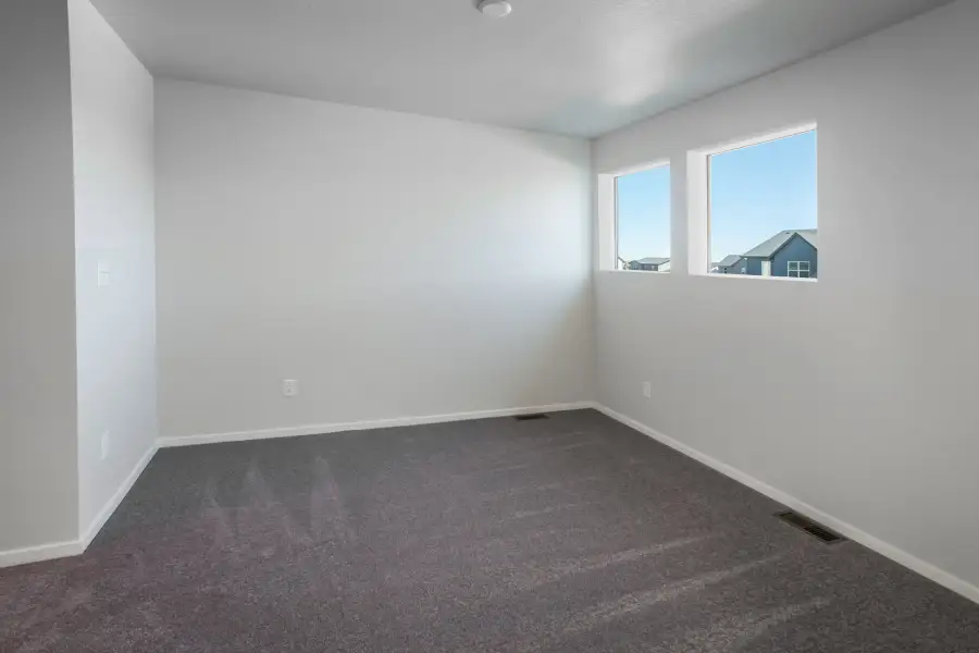 Spacious, unfurnished interior of a new home in Trailside, Timnath (Image 31).