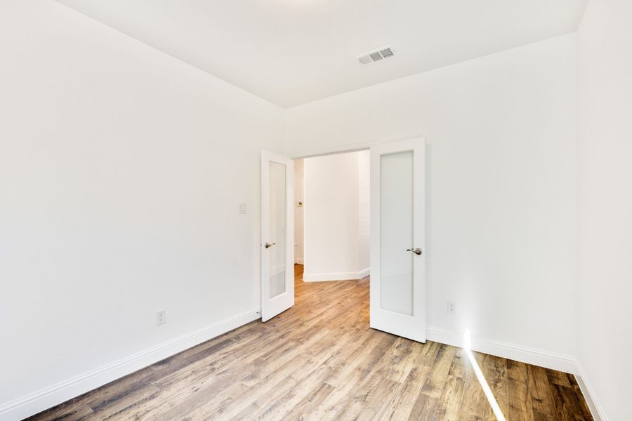 Spacious, unfurnished interior of a new home in Reunion, Rhome (Image 16). Spacious, unfurnished interior of a new home in Reunion, Rhome (Image 16).
