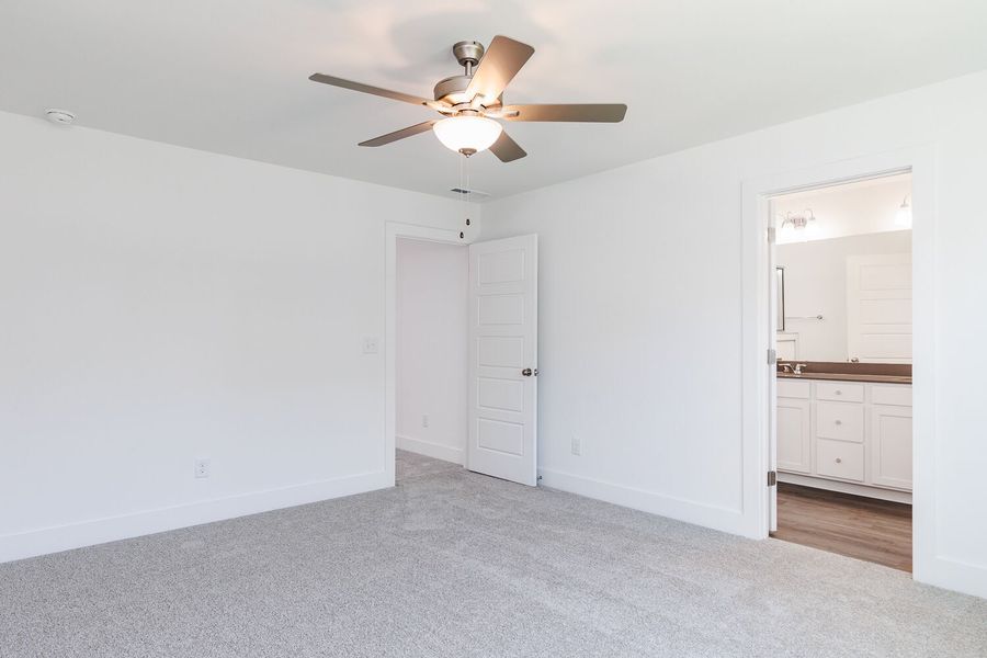 Spacious, unfurnished interior of a new home in Vaughan Farms, Angier (Image 16).