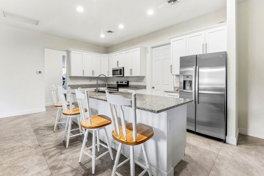 009-2366SouthwestBlaineTerrace-PortStLuc