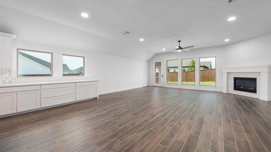 Spacious, unfurnished interior of a new home in Hillstead 50', Lavon (Image 21).