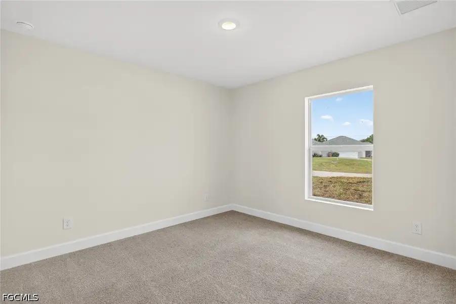 Spacious, unfurnished interior of a new home in Cape Coral, Cape Coral (Image 15).