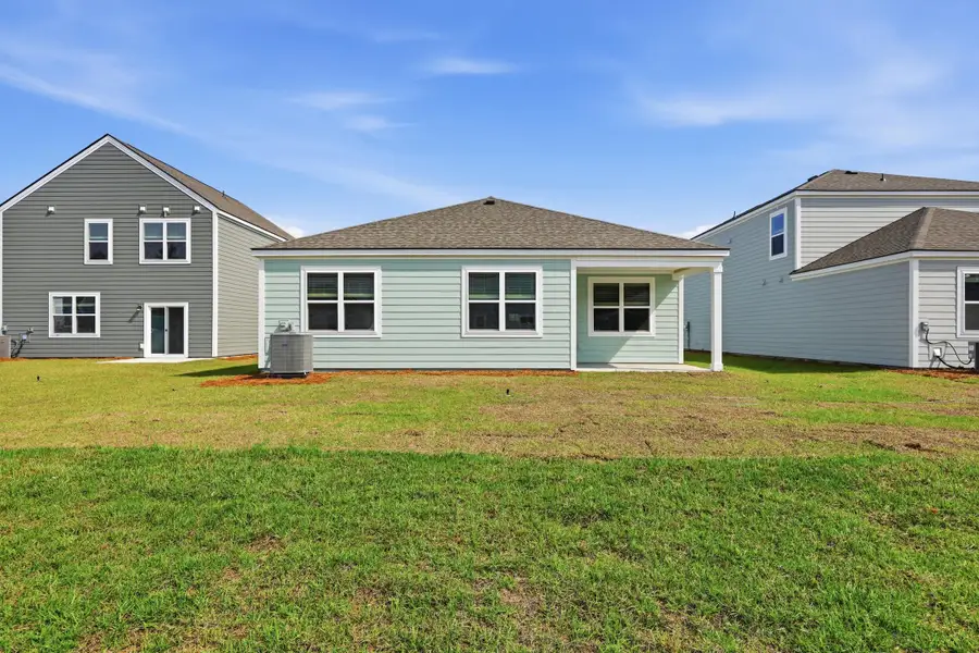 Exterior details and patio area of a home in Hillcrest, Ravenel (Image 3).