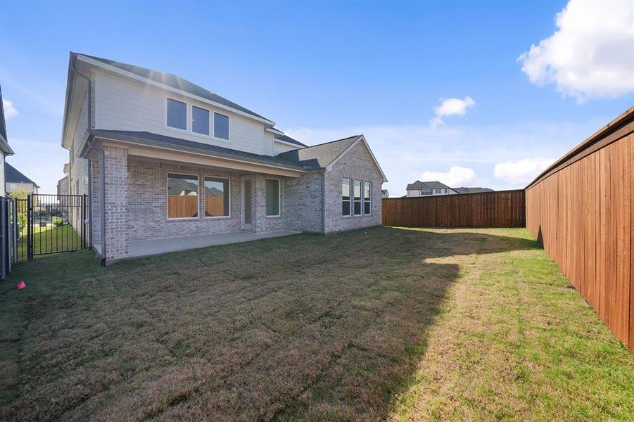 Exterior details and patio area of a home in Brookhollow West, Prosper (Image 22).