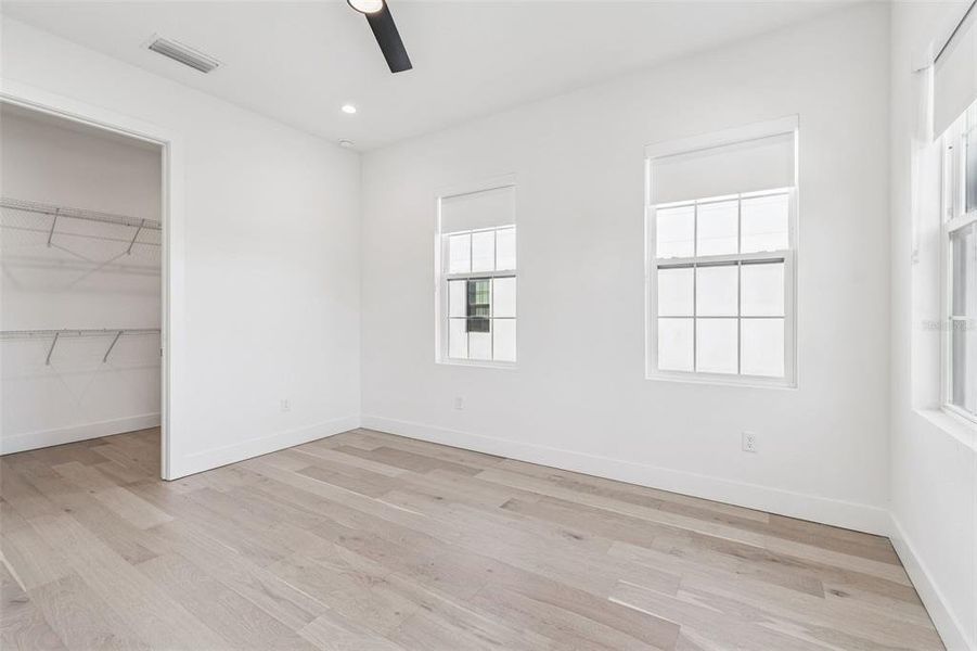 Spacious, unfurnished interior of a new home in , St. Petersburg (Image 39).