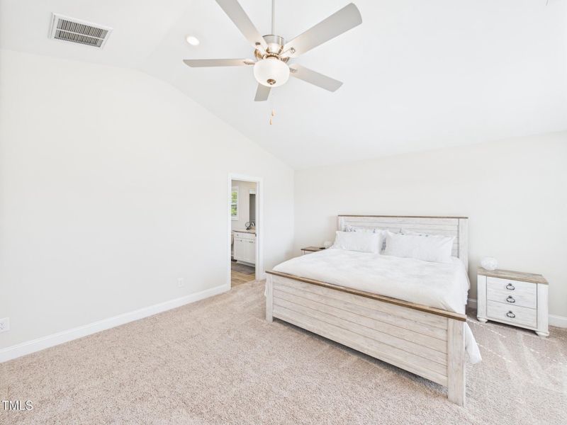 CAM01608G0-PR0104-STILL049