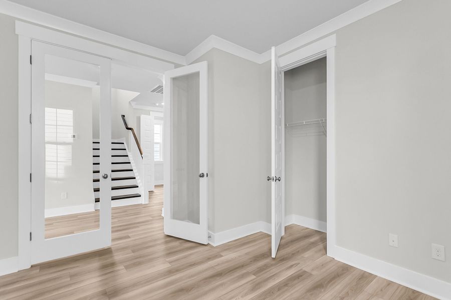 Spacious, unfurnished interior of a new home in , Summerville (Image 16).