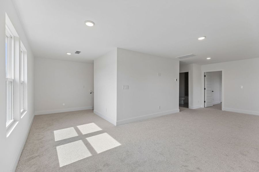 Spacious, unfurnished interior of a new home in Glenview Farms, Murfreesboro (Image 49).