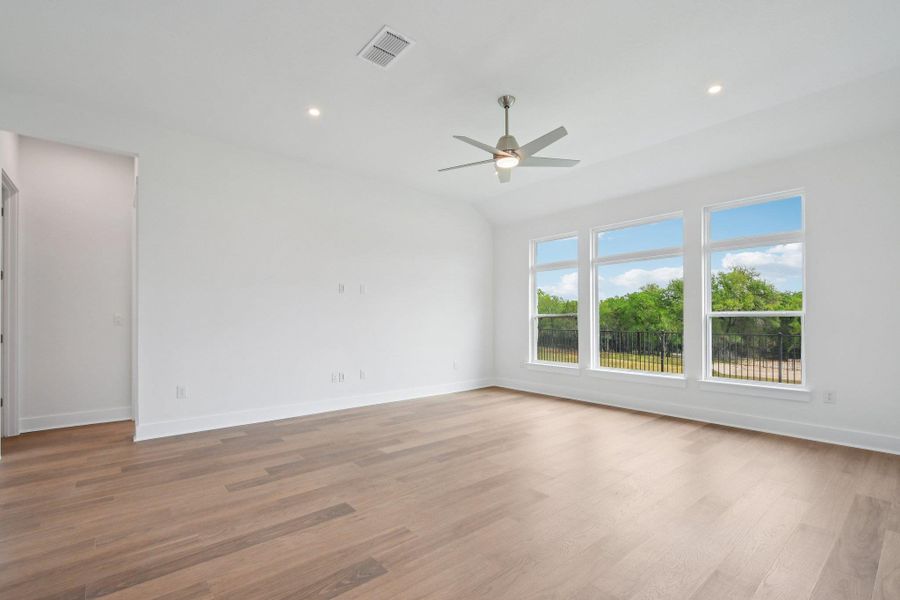 Spacious, unfurnished interior of a new home in Persimmon, Buda (Image 17). Spacious, unfurnished interior of a new home in Persimmon, Buda (Image 17).