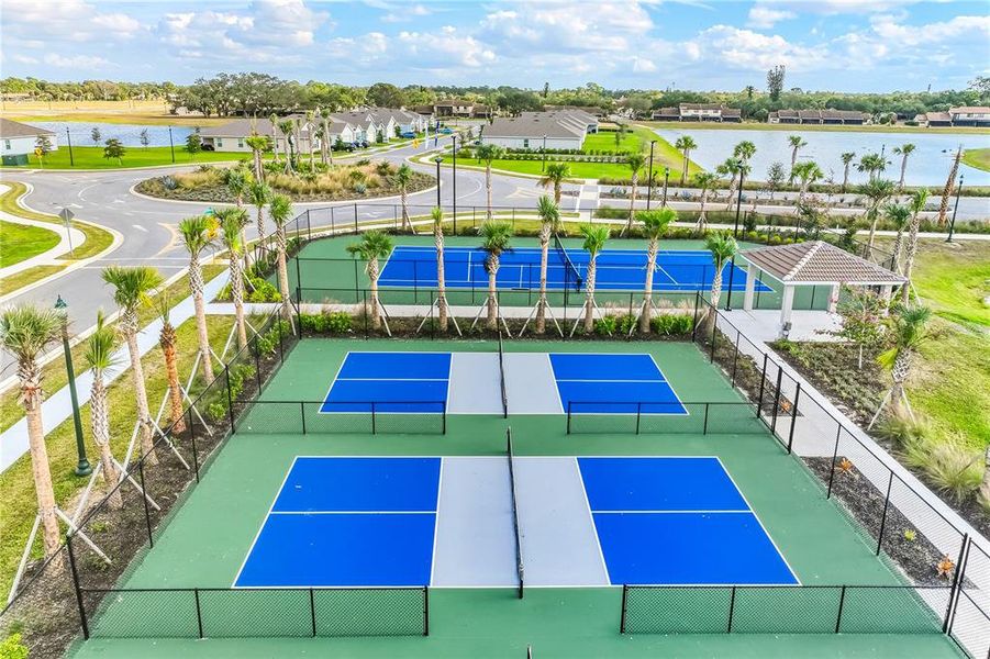 Community amenities in Central Parc, North Port (Image 18).