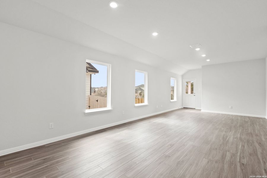 Spacious, unfurnished interior of a new home in Hunters Ranch, San Antonio (Image 11).