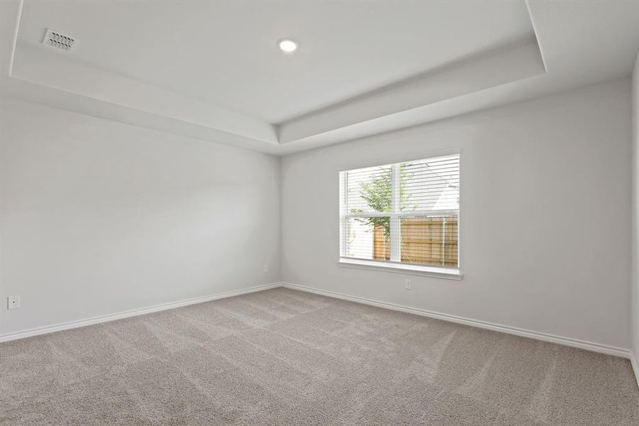 Spacious, unfurnished interior of a new home in Sycamore Landing, Fort Worth (Image 10).