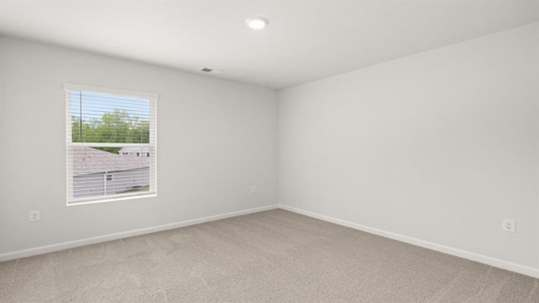 Spacious, unfurnished interior of a new home in Oakleigh Glen, Dallas (Image 28).